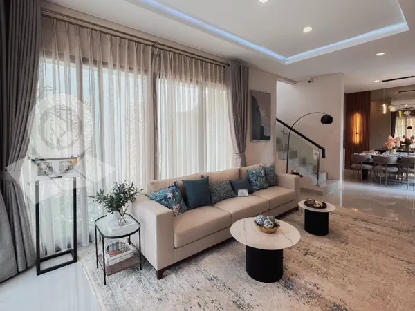 Reina Sofia Residence - Antique Gold Entertainment