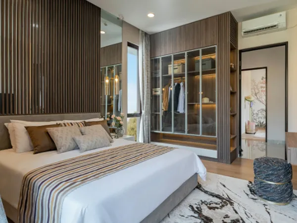 Reina Sofia Residence - Golden Master Bedroom