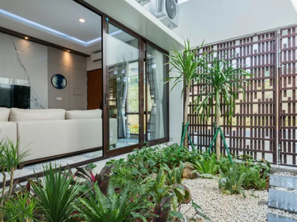 Reina Sofia Residence - Golden Guest Bedroom